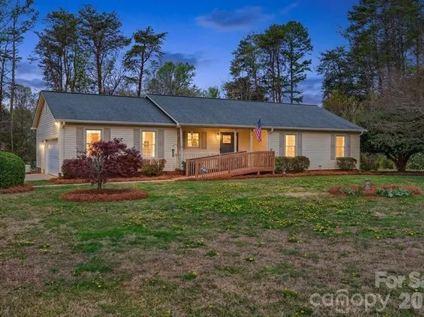 1120 Joy St, Salisbury, NC 28147