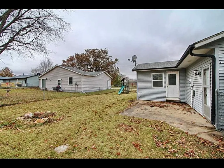 25 Hackberry St — Photo 5