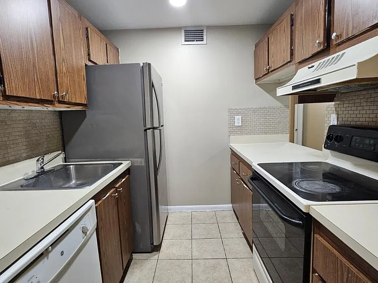 1900 N Congress Ave #206 — Photo 5