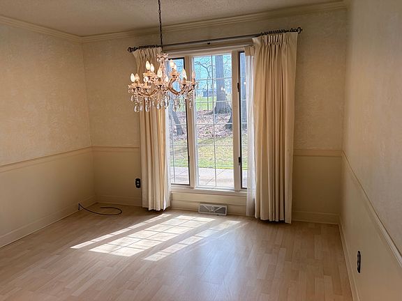 4th image of 3283 Georgian Ct