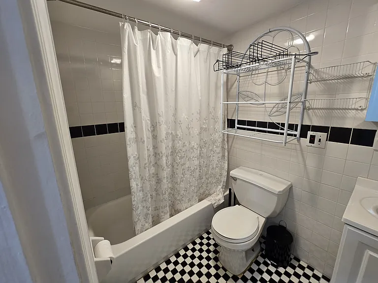 132 Ontario Ave #B — Photo 8