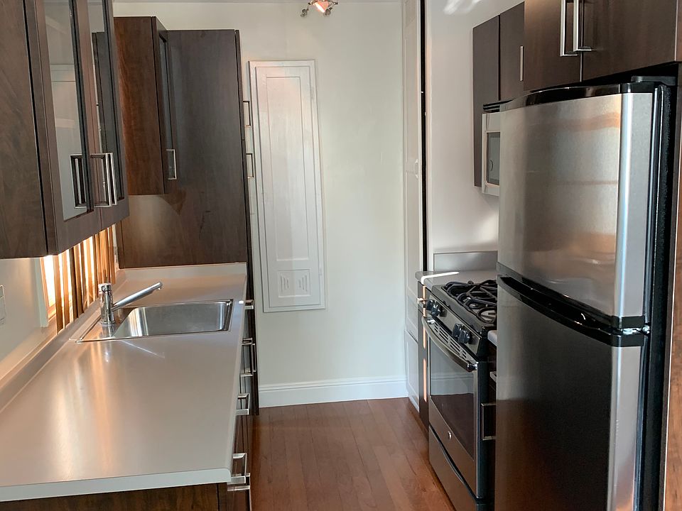 1st image of 1021 N Doheny Dr APT 14