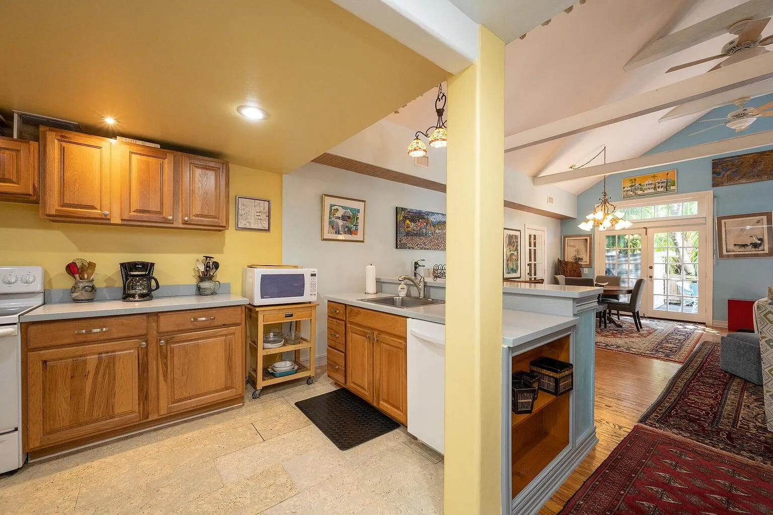 2 bed, 2.0 bath, 1308 sqft, $6,500 — Photo 4