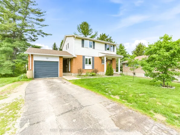 13 S Tamarack St, Deep River, ON K0J 1P0