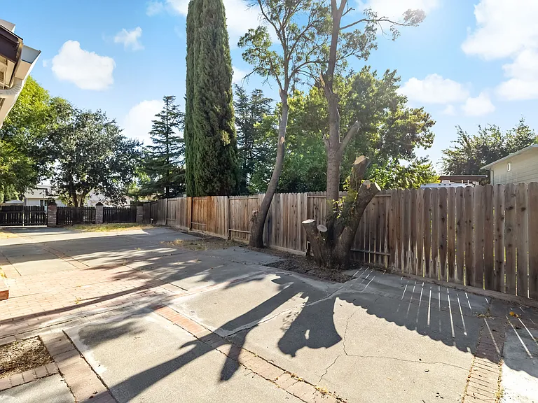490 N 5th St — Photo 11