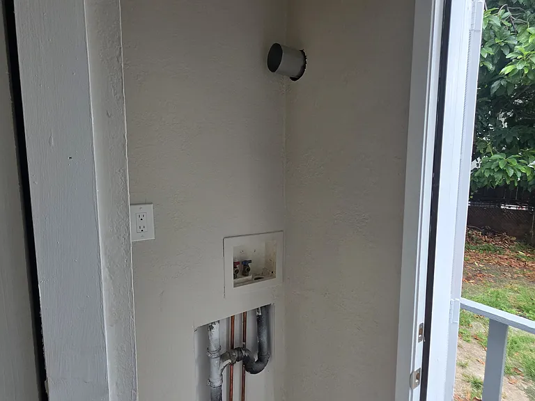5255 Bancroft Ave — Photo 9