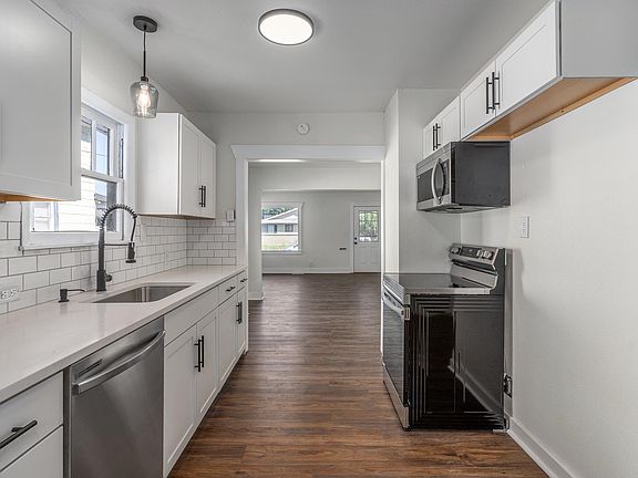 3rd image of 1307 W Chelan Ave