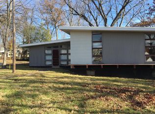 858 Hawkins Ct, Saint Louis, MO 63126