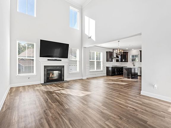 3rd image of 314 Carruth St