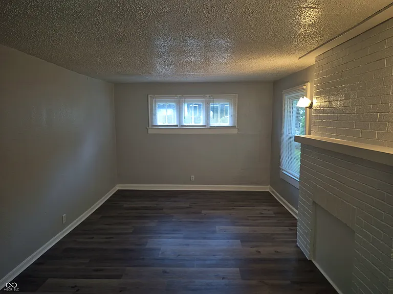 3338 N Kenwood Ave — Photo 5