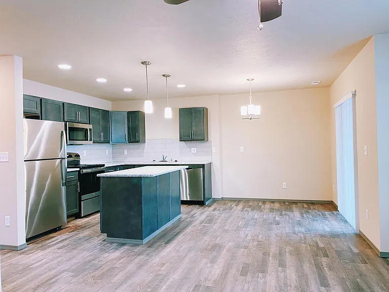 1210 N Bell St — Photo 15