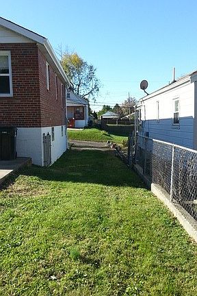 3rd image of 637 Beatrice Ave