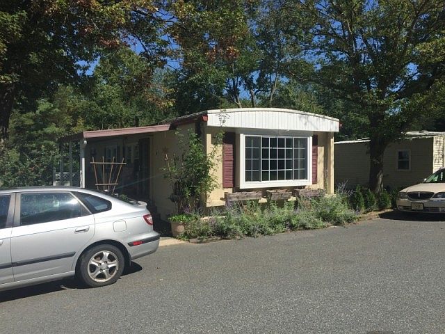 2nd image of 14 Valley View Cir
