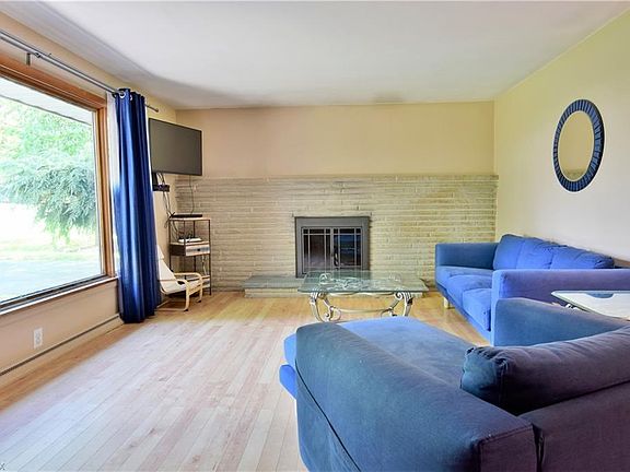 4th image of 3310 Roseview Dr