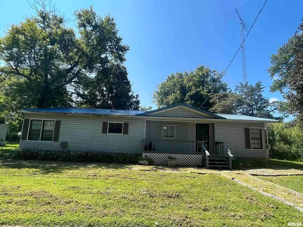 606 E Camp St, Iuka, IL 62849