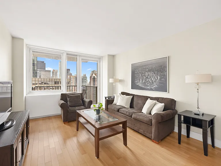 212 E 47th St #25C — Photo 1