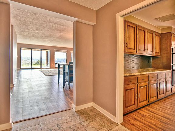 3rd image of 6204 Mountain Park Dr