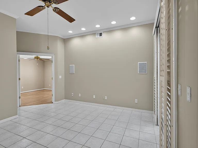 20 Woodford Ln — Photo 45