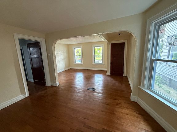 5th image of 1739 Amherst St #1