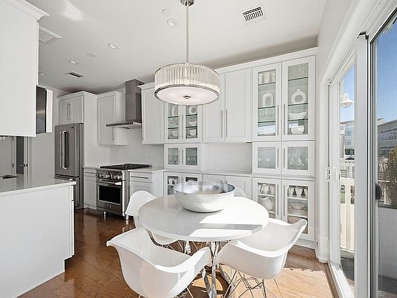 3rd image of 6319 Ocean Ave S
