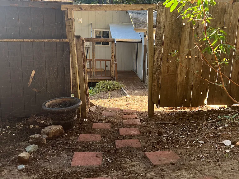 25098 Sherwood Rd — Photo 1