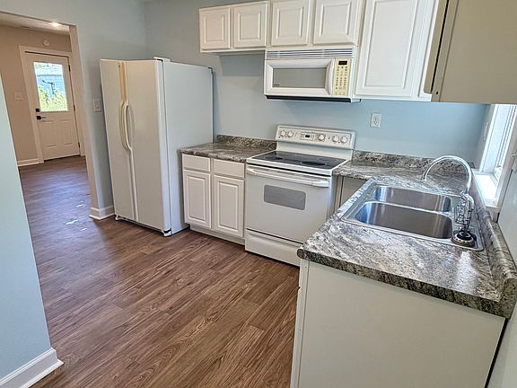 5th image of 303 W 6th St