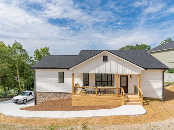 1029 Trojan Run Dr, Soddy Daisy, TN 37379