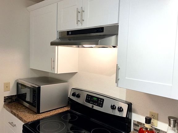 3rd image of 1005 S Pearl St APT C8