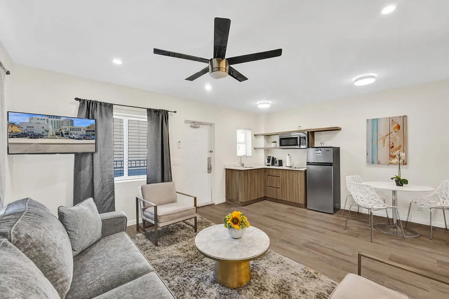 1 bed, 1.0 bath, 3229 sqft, $2,792 — Photo 3