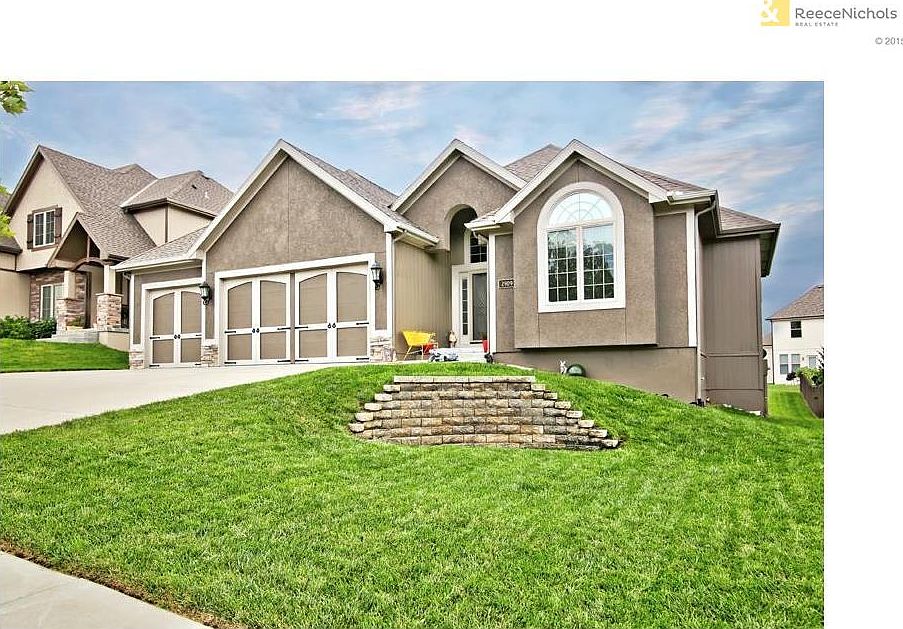 Stately home in mint condition....this home is only 3 years old and looks like a model home, it's so perfect!
