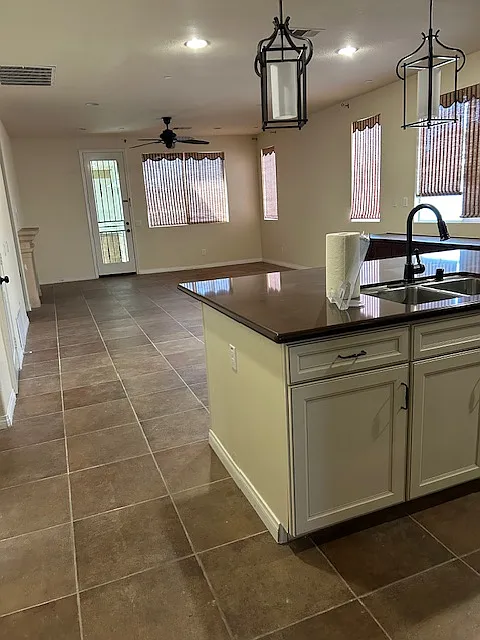 7 bed, 3.5 bath, 3600 sqft, $4,300 — Photo 3