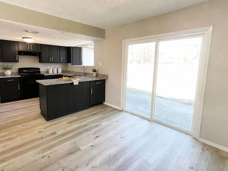 2130 Union Mill Rd — Photo 9