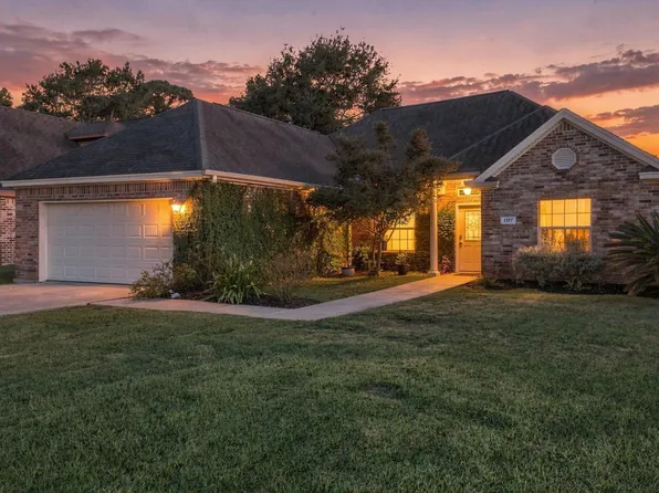 197 Live Oak St, Bridge City, TX 77611