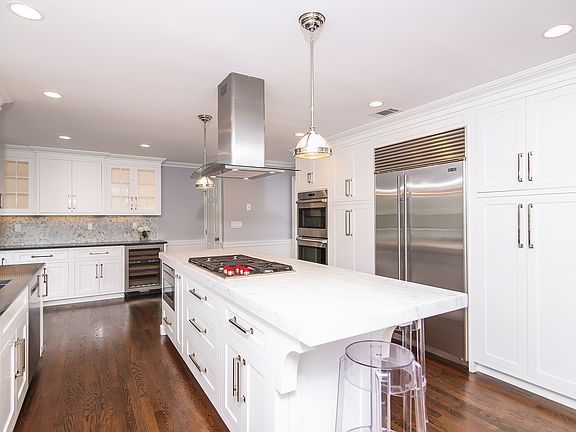 Brand new state-of-the-art chef's kitchen