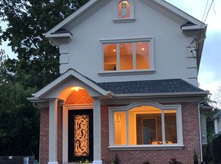 111 Steamboat Rd, Great Neck, NY 11024