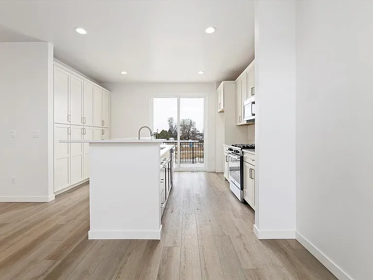 1624 N Mumbarto Ln — Photo 9