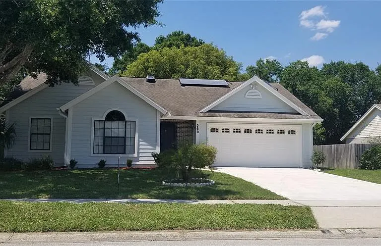 568 Carrigan Ave — Photo 1