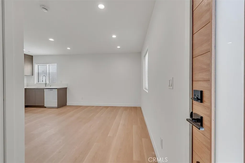 Building Photo - 11526 Balboa Blvd #1/2