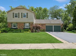 910 Holly Stone Ln, Buffalo Grove, IL 60089