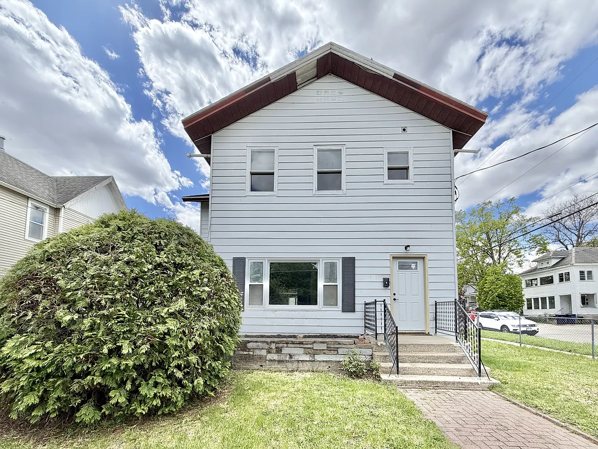 Building Photo - 337 N Jackson St