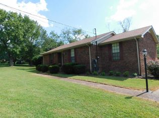 525 Twin Lakes Ct, Old Hickory, TN 37138