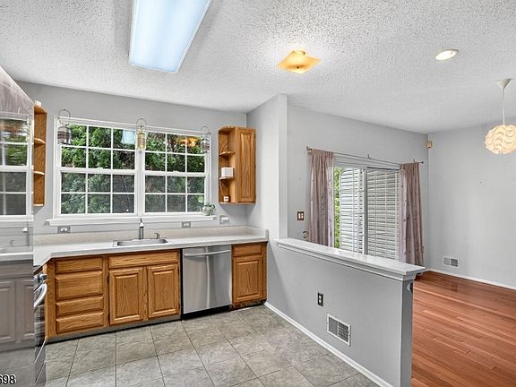 5th image of 57 Hancock Dr