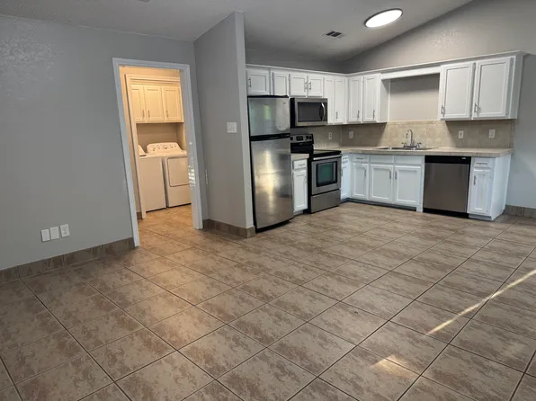 700 Long Ct, Cedar Hill, TX 75104