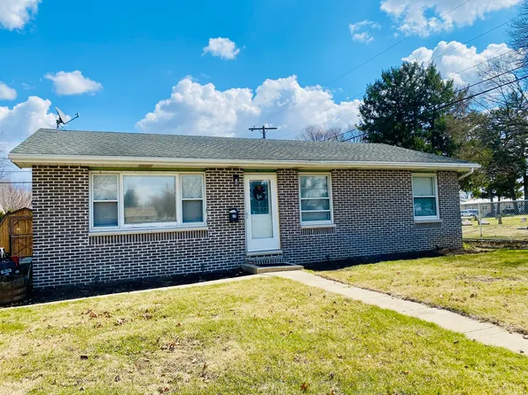 901 N 15th St, Rochelle, IL 61068