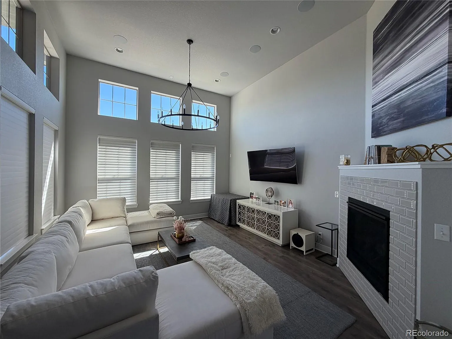 3 bed, 2.5 bath, 2140 sqft, $3,650 — Photo 2