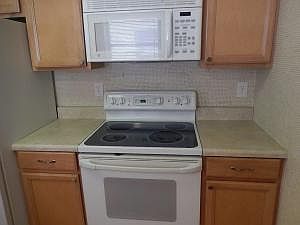 4th image of 6149 Peachtree Ln