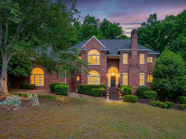 10234 Governors Dr, Chapel Hill, NC 27517