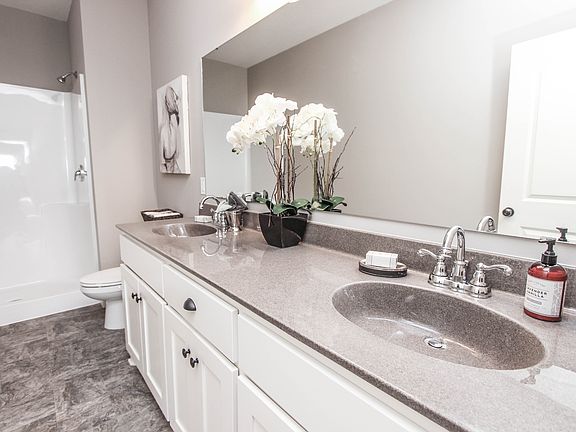 Photos of a similar Hemlock home