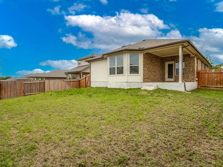 2924 Barbed Wire St — Photo 30