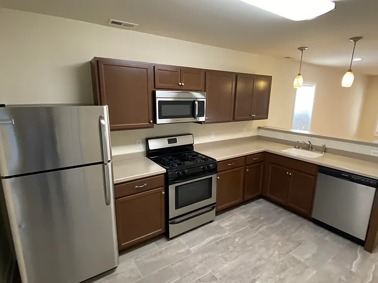 3200 Rosewood Ave — Photo 38